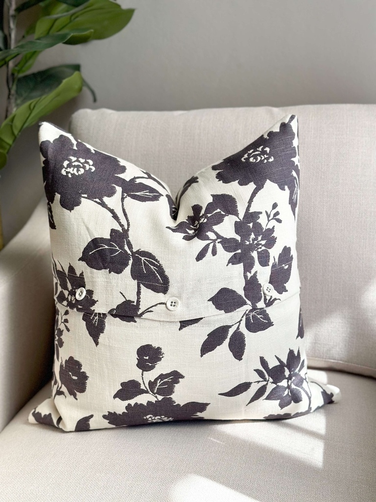 Cojin floreado ivory negro