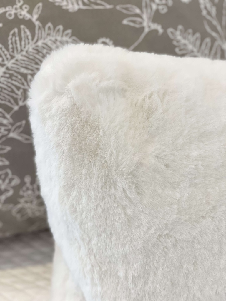 Cojin lumbar oversized faux fur