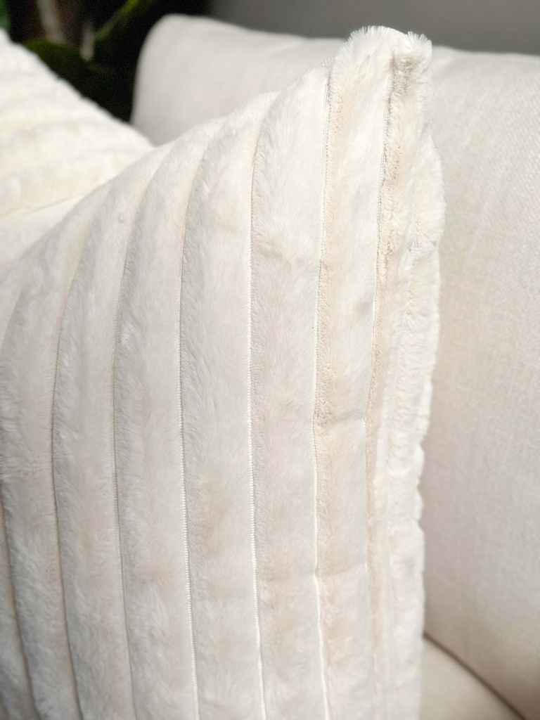 Cojin faux fur tan lineas verticales