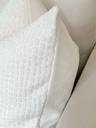 Cojin pebbles blanco
