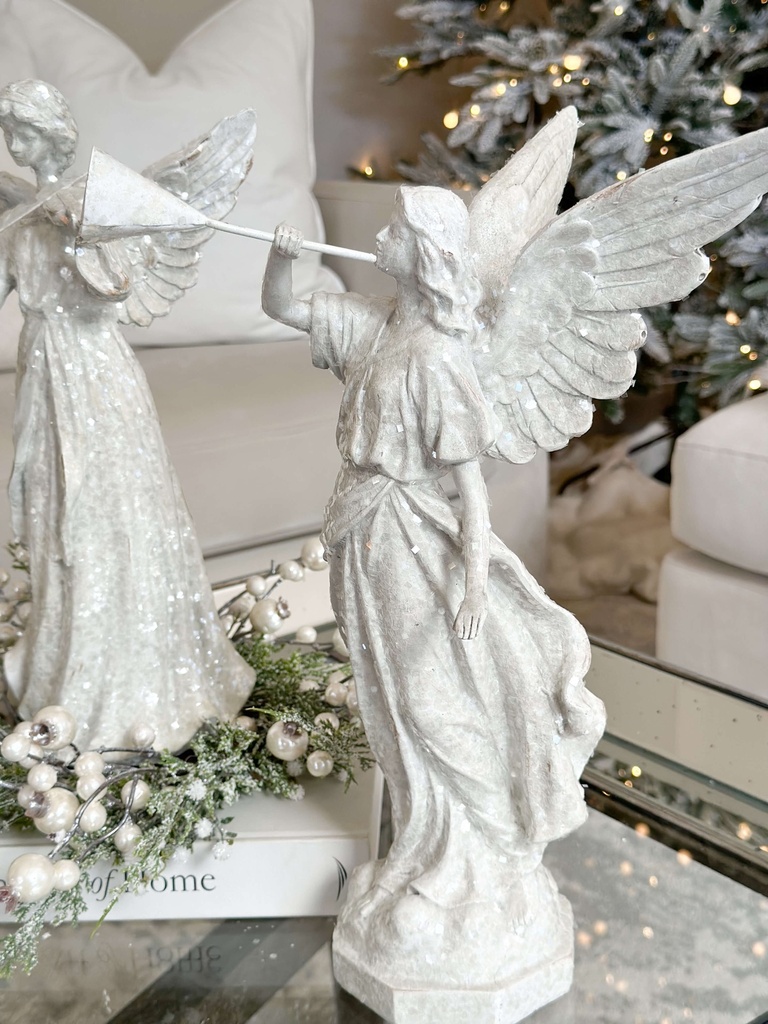 Angel blanco con instrumento
