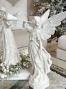 Angel blanco con instrumento