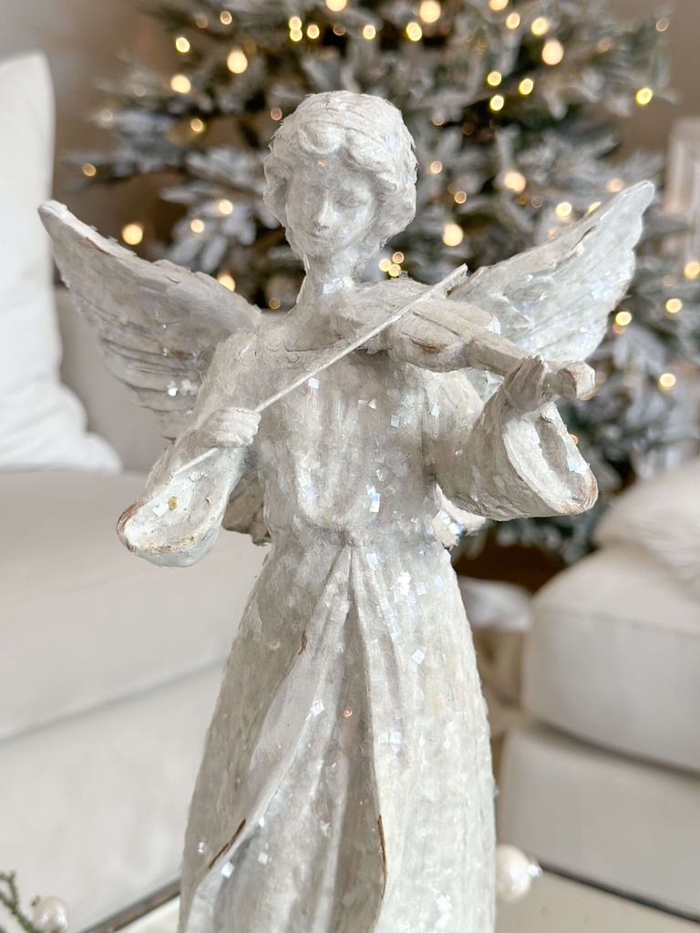 Angel blanco con instrumento