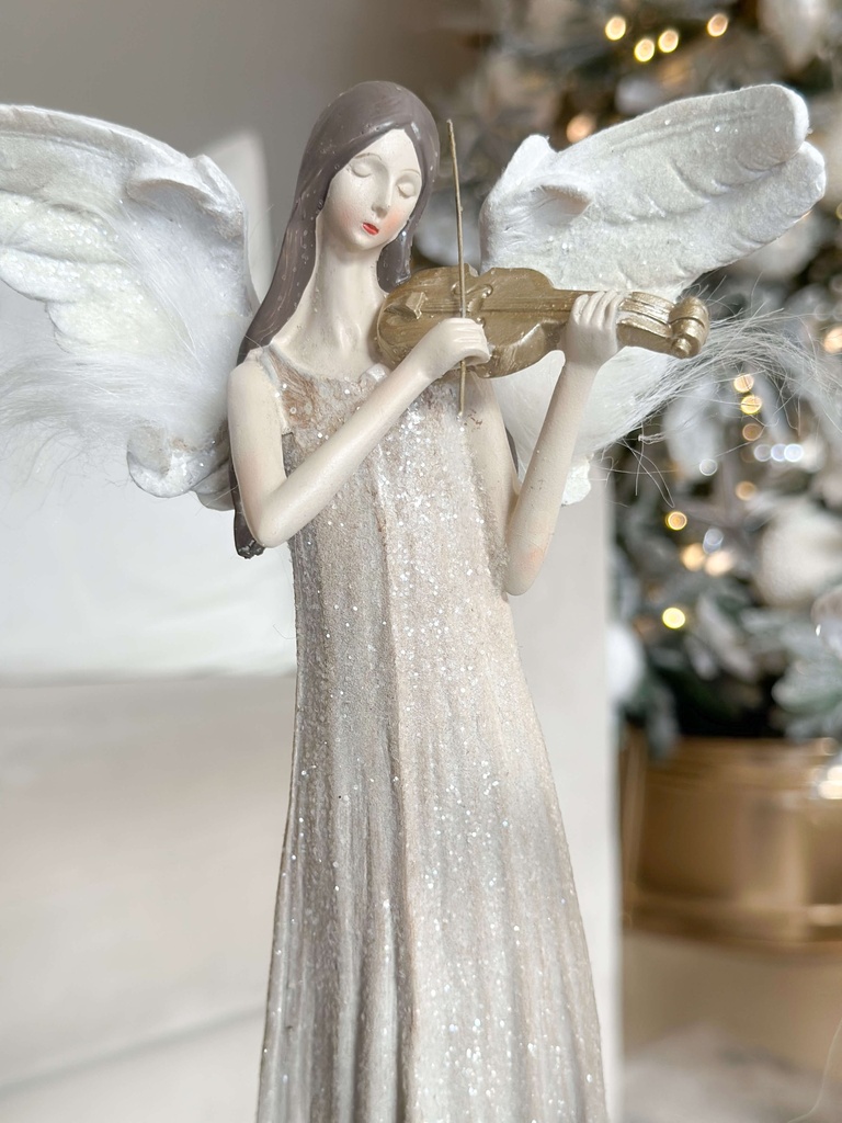 Angeles alto con instrumento
