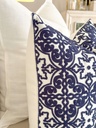 Forro de cojin bordado vintage azul