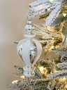 Ornamento alargado blanco y plateado