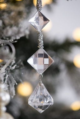 Ornamento de gota y diamante